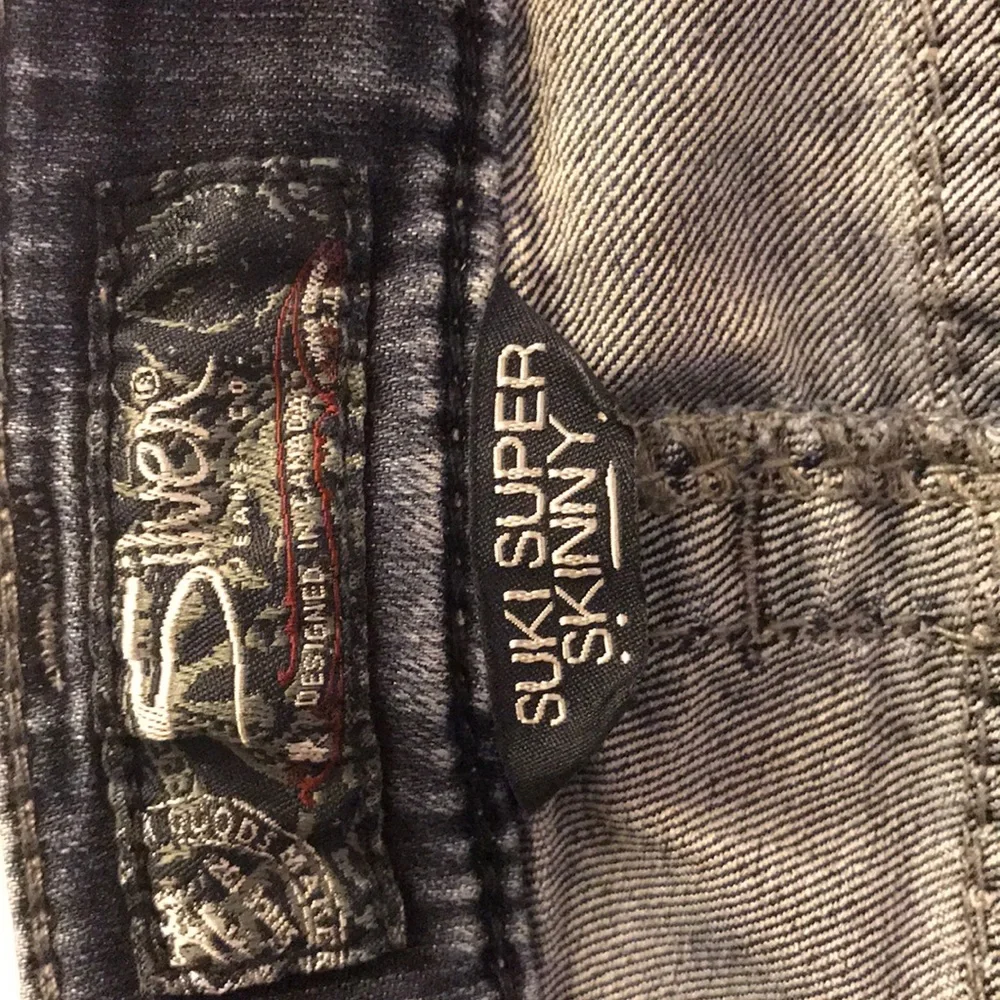 EUC Silver Suki super skinny 26‎ x 29 Sz 2